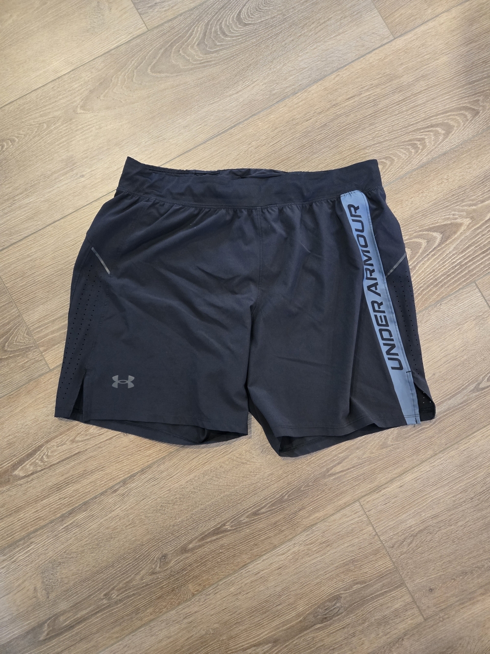 Under Armour Men’s Black Shorts with Gray Side Stripe